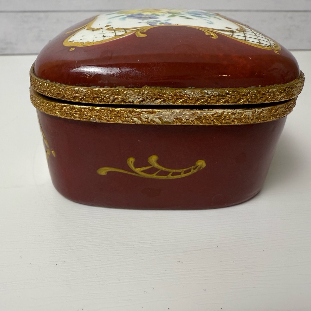France Hand Painted Plum Porcelain Hinged Trinket Box With Matching Trinket Tray - Picture 7 of 13